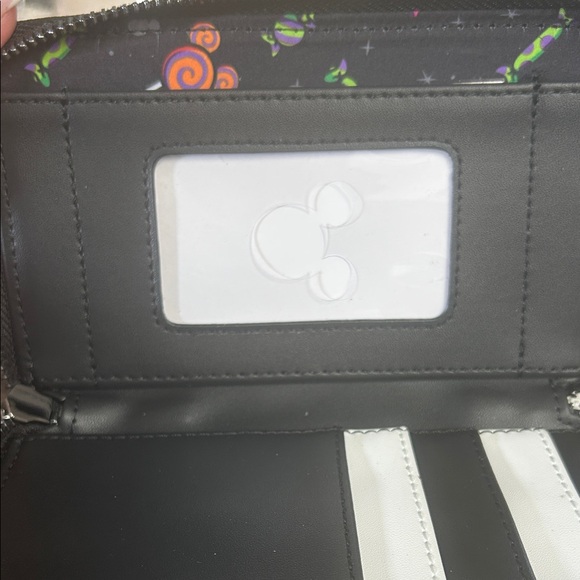 Loungefly Minnie Mouse Sequin Wallet Glows in the dark - Picture 5 of 7